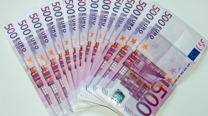 Pouco prática para o dia a dia do comércio, a cédula de 500 euros deixou de ser produzida, mas ainda circula Pouco prática para o dia a dia do comércio, a cédula de 500 euros deixou de ser produzida, mas ainda circula
