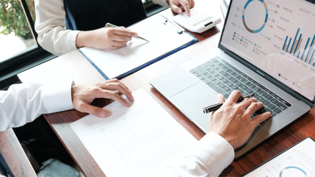 Correlação negativa e descorrelação: entenda esses conceitos para investir melhor!